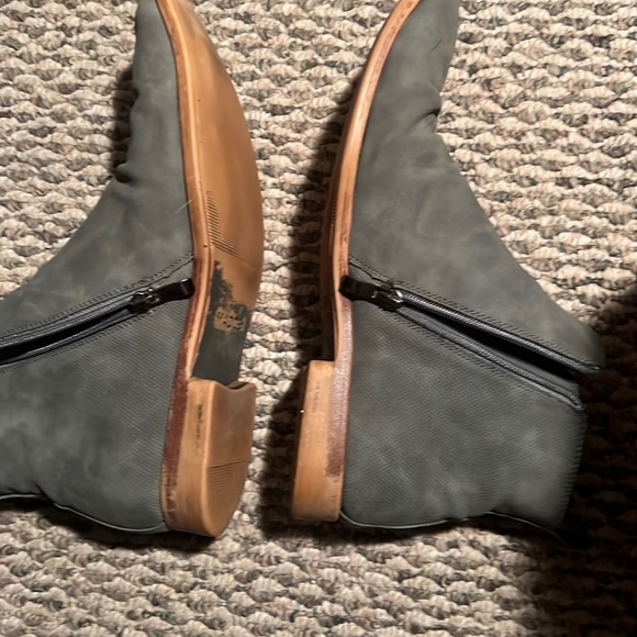 Men’s Madden Zip Up Grey Suede Chelsea Boots. - Picture 8 of 8